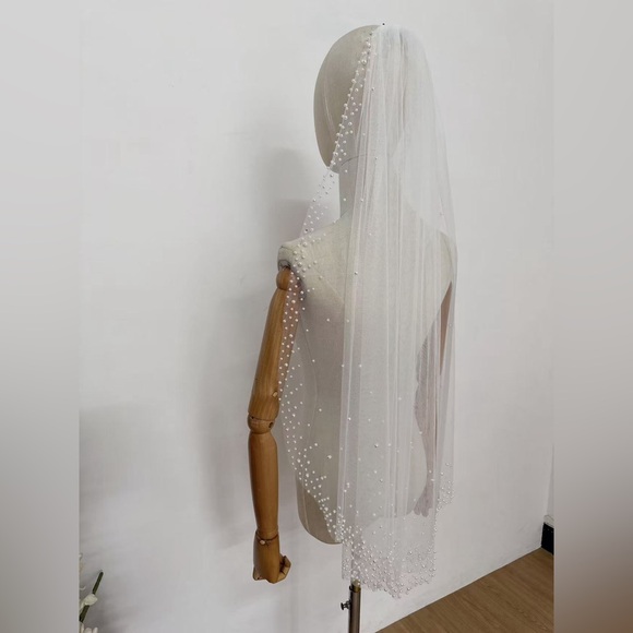 Short Pearl Beaded Wedding Veil main image 6